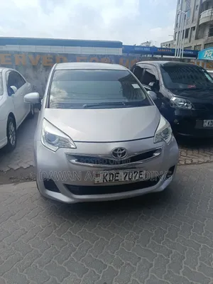 Toyota Ractis 1.5 FWD 2015 Silver
