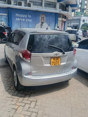 Toyota Ractis 1.5 FWD 2015 Silver