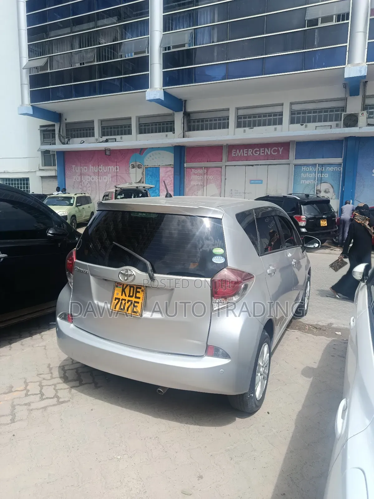 Toyota Ractis 1.5 FWD 2015 Silver