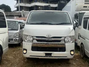 Toyota HiAce 2018 White
