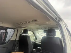 Toyota HiAce 2018 White