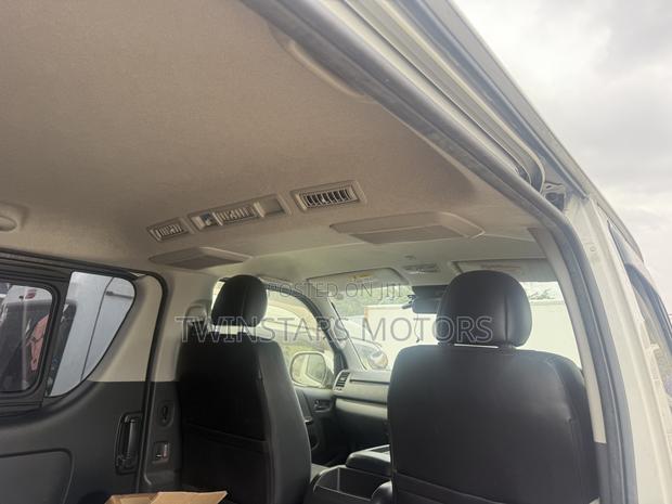 Toyota HiAce 2018 White - thumbnail 4