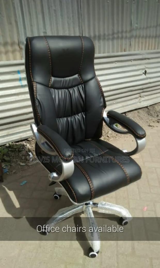 Exagative Leather Office Chair