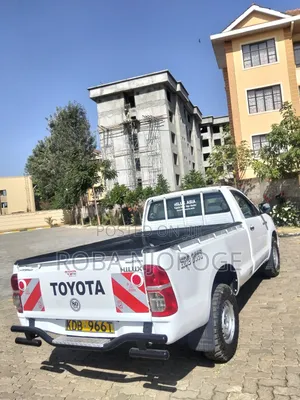 Toyota Hilux SR5 2013 White