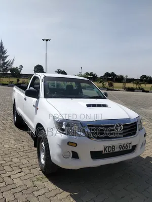 Toyota Hilux SR5 2013 White
