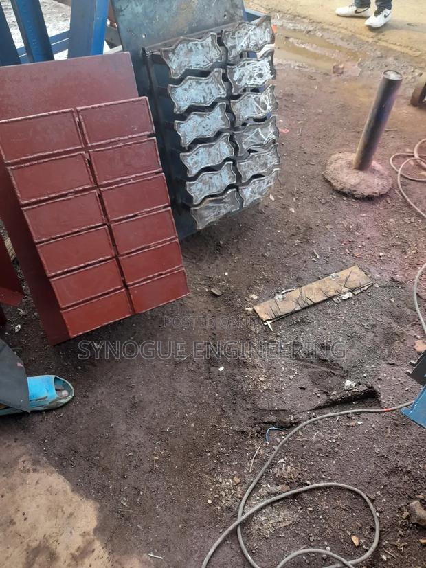 Cabro/Paver Block Machine - thumbnail 3