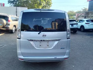 Nissan Serena 2016 Silver