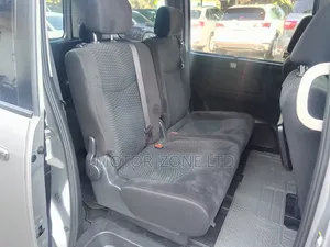 Nissan Serena 2016 Silver