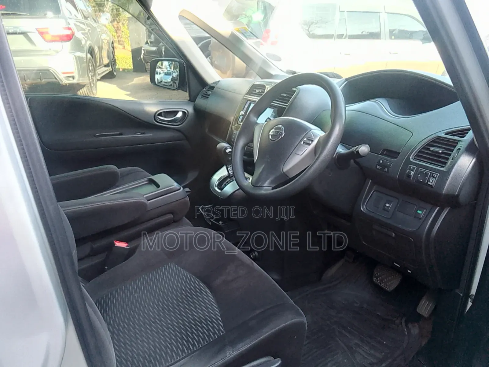 Nissan Serena 2016 Silver