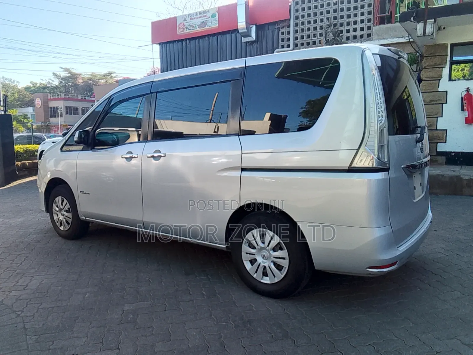 Nissan Serena 2016 Silver
