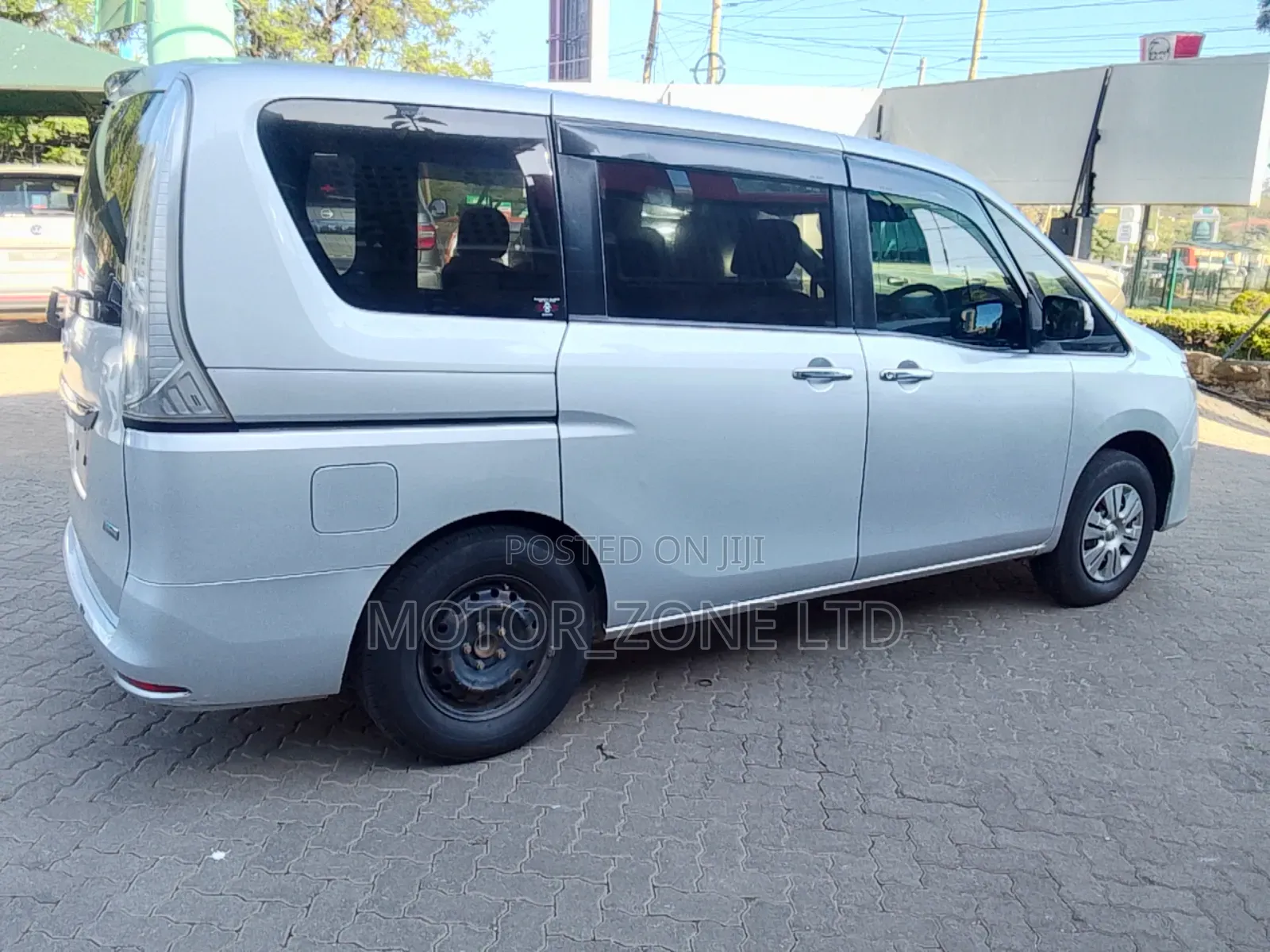 Nissan Serena 2016 Silver