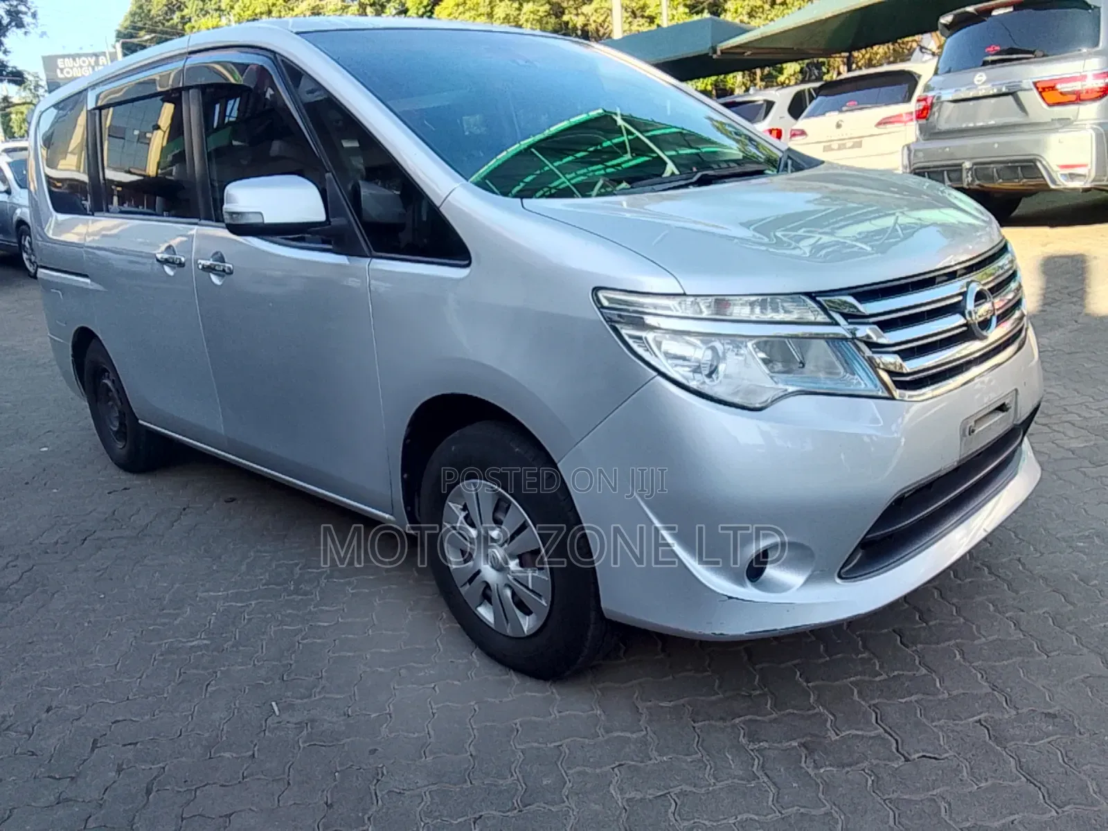 Nissan Serena 2016 Silver