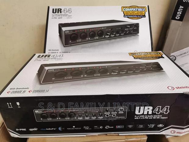 YAMAHA UR 44 Audio Interface - main view