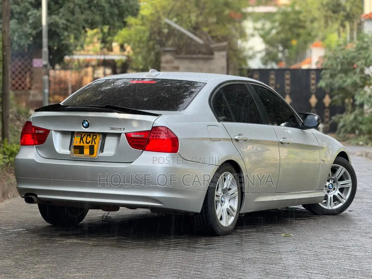 BMW 320i 2011 Silver