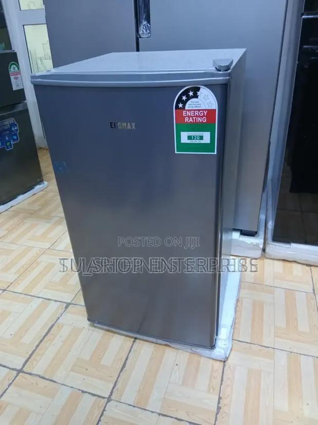 Compact Single Door Refrigerator – Efficient Cooling.
