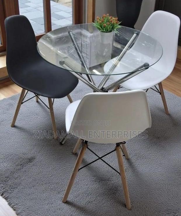Elegant 3-Seater Round Glass Dining Table