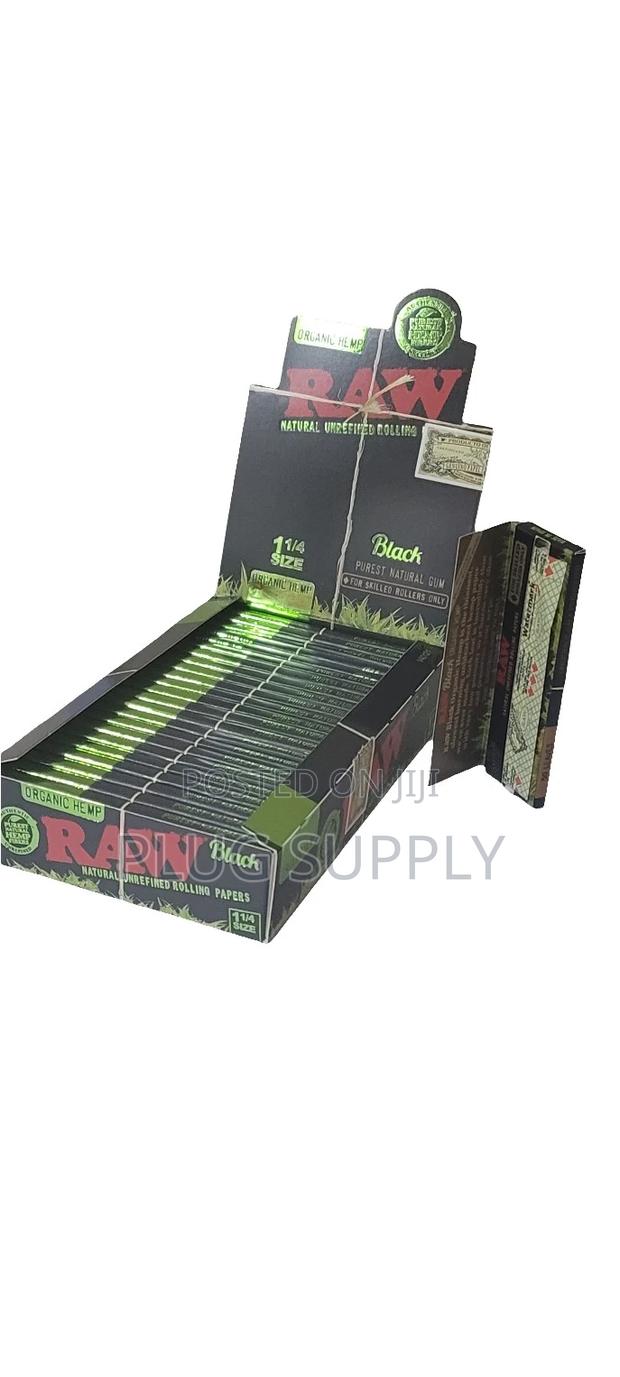 Raw Black Organic 1 1/4 Rolling Papers - main view