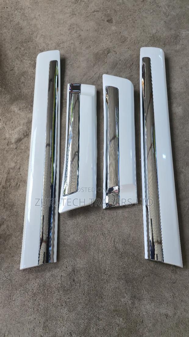V8 200 Series Body Mouldings