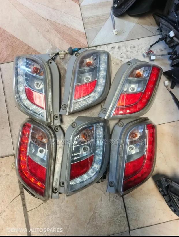 Dihatsu Mira Taillights