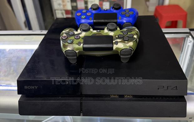 Like New Chipped Ps4 Standard With 2 Pads and 10 Games - thumbnail 2