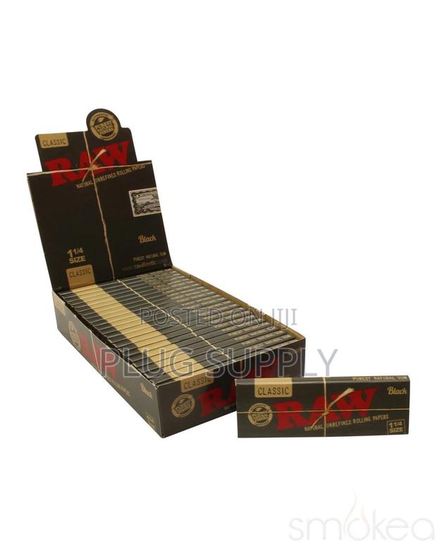 Raw Black Classic 1 1/4 Rolling Papers - main view