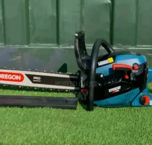 Petrol Chainsaw, Erbauer.