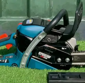 Petrol Chainsaw, Erbauer.