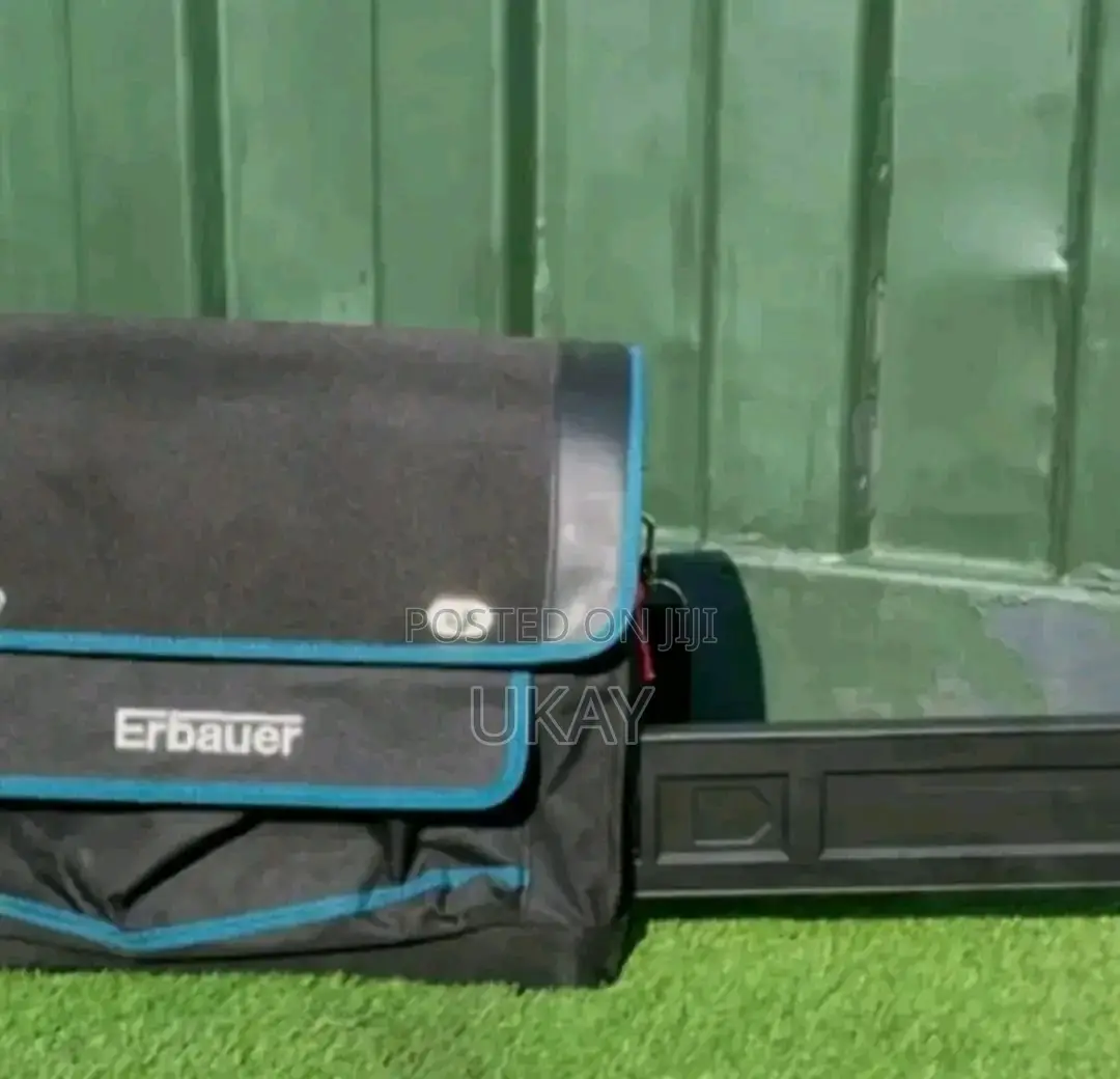 Petrol Chainsaw, Erbauer.