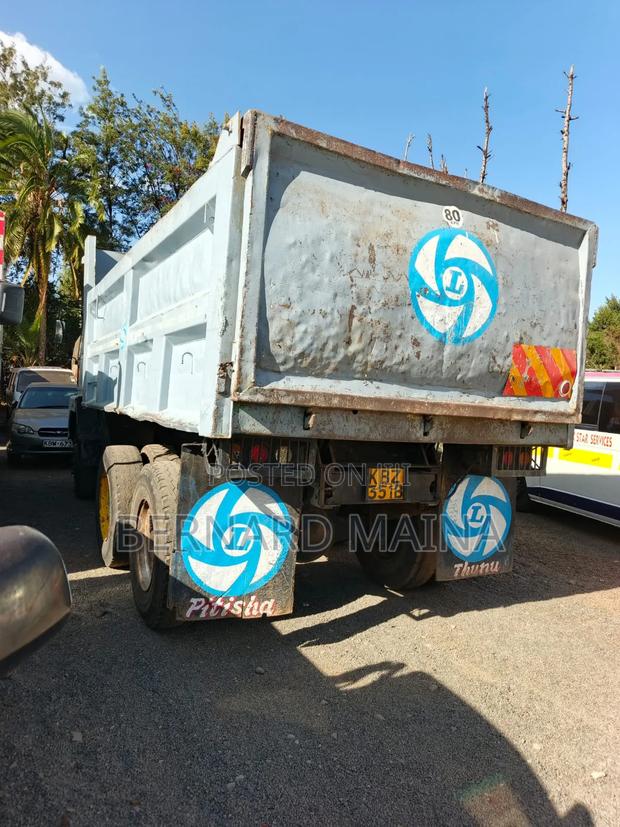 Ashok Leyland Tipper 2014 White - thumbnail 2