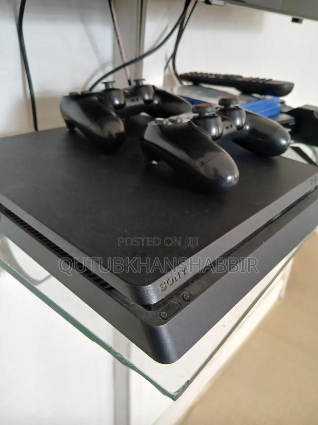 Playstation 4 - thumbnail 2