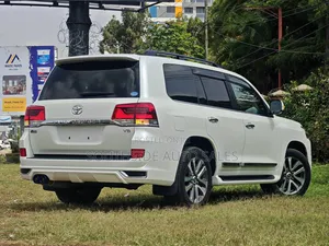 Toyota Land Cruiser 4.6 V8 ZX 2019 White