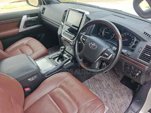 Toyota Land Cruiser 4.6 V8 ZX 2019 White