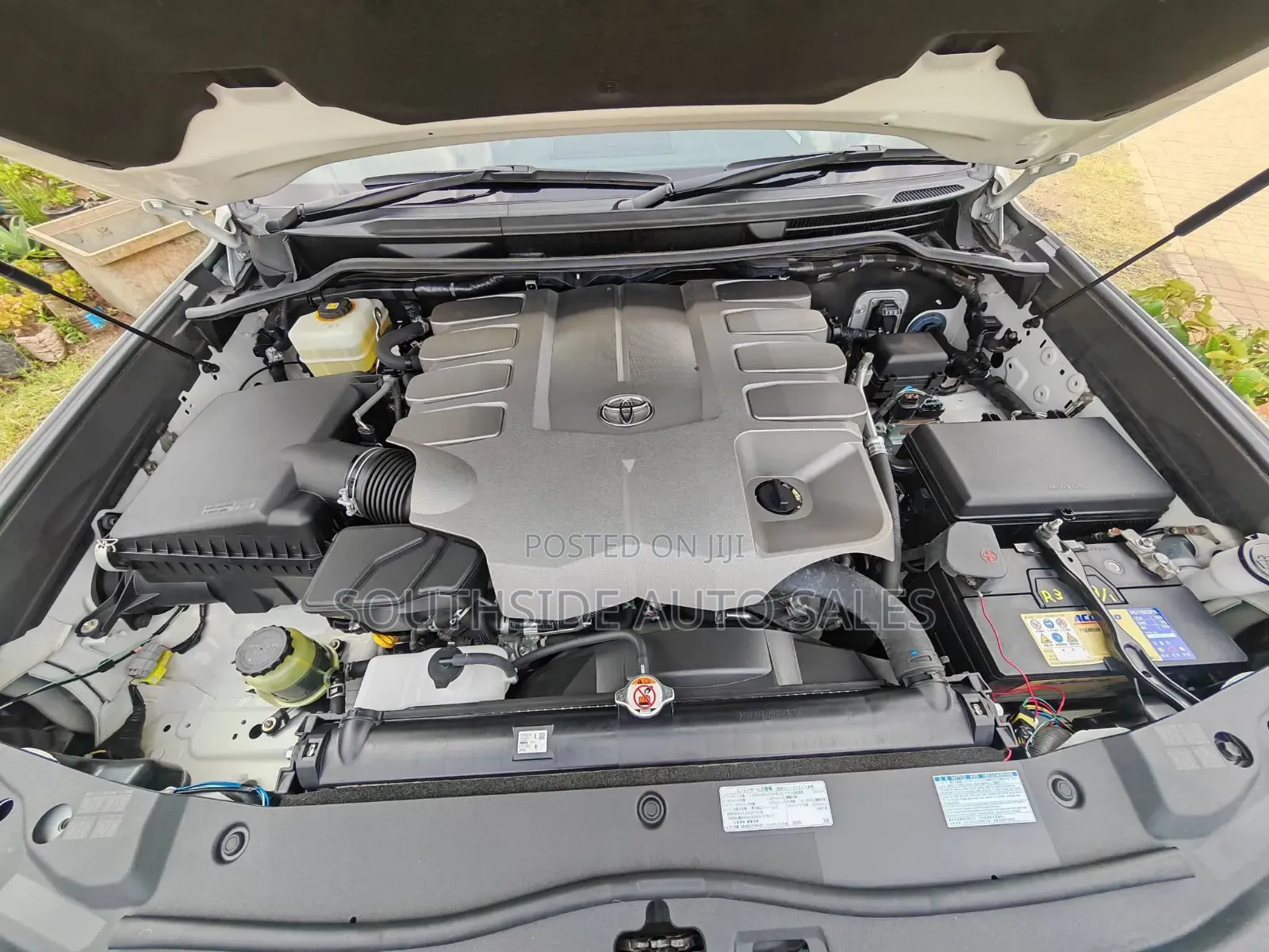 Toyota Land Cruiser 4.6 V8 ZX 2019 White