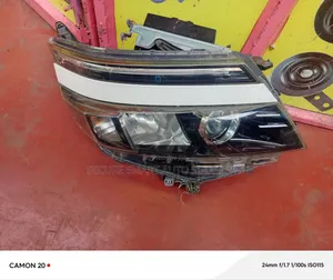 Voxy 2017_2018 Headlights