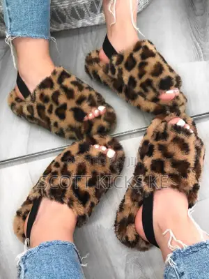 Ladies Fluffy Sandals