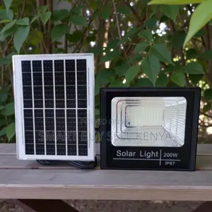 High Lumens 200w Solar Flood Light Ip67 Waterproof Longer Lifespan