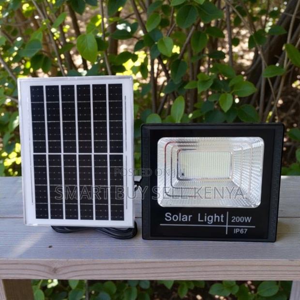 Ip67 Waterproof 200w Solar Flood Light Superior Bright Outdoor Lamp