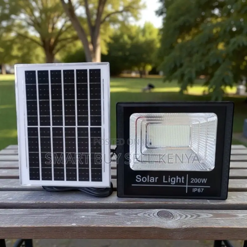 200w Solar Powered Flood Light Ip67 Waterproof Rustproof Casing