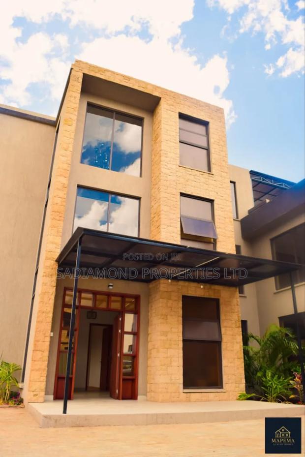 6bdrm Townhouse/Terrace in Karen for sale - main view