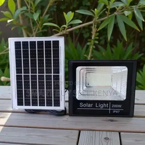 High Brightness 200w Solar Flood Light Ip67 Waterproof Heavy-Duty
