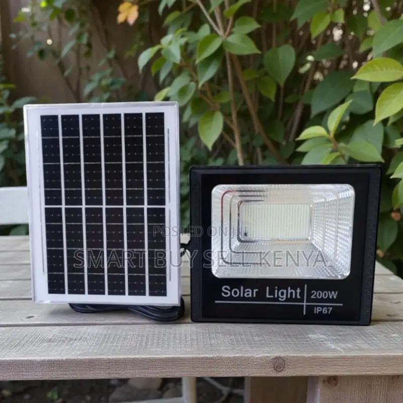 200w Long Lasting Solar Flood Light With Ip67 Waterproof Rating