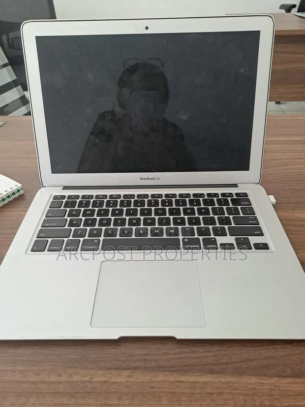Pre Loved Macbook Air - main view