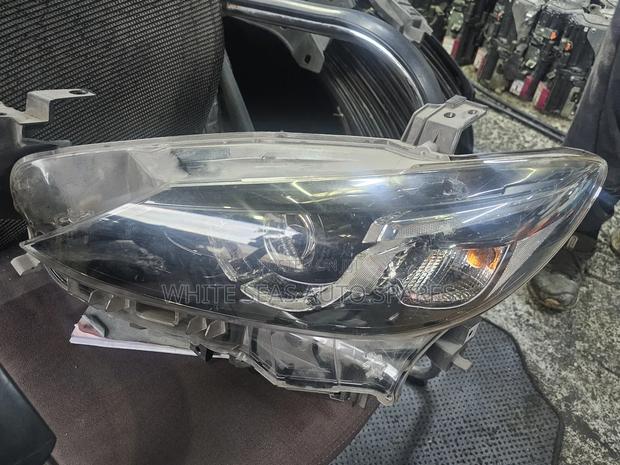 Headlight Mazda Atenza 2018