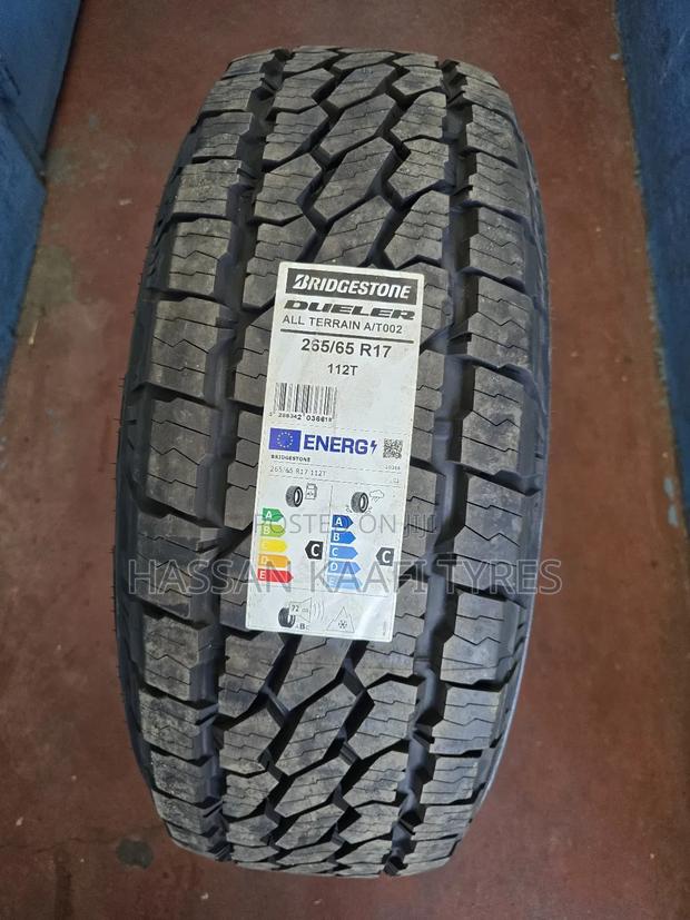 265/65r17 Bridgstone Tyre