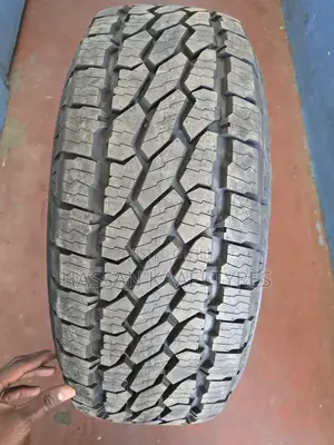 265/65r17 Bridgstone Tyre