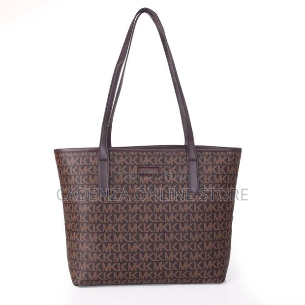Designer Totes Well Partitioned Strong Material Can Fit Lap - main view