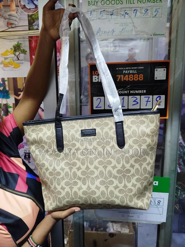 Designer Totes Well Partitioned Strong Material Can Fit Lap - thumbnail 3