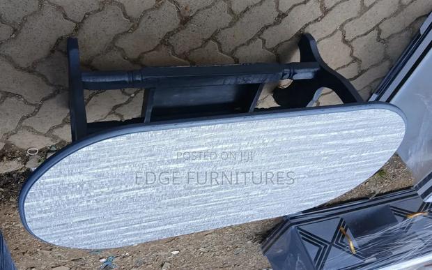 Oval Affordable Table - thumbnail 2