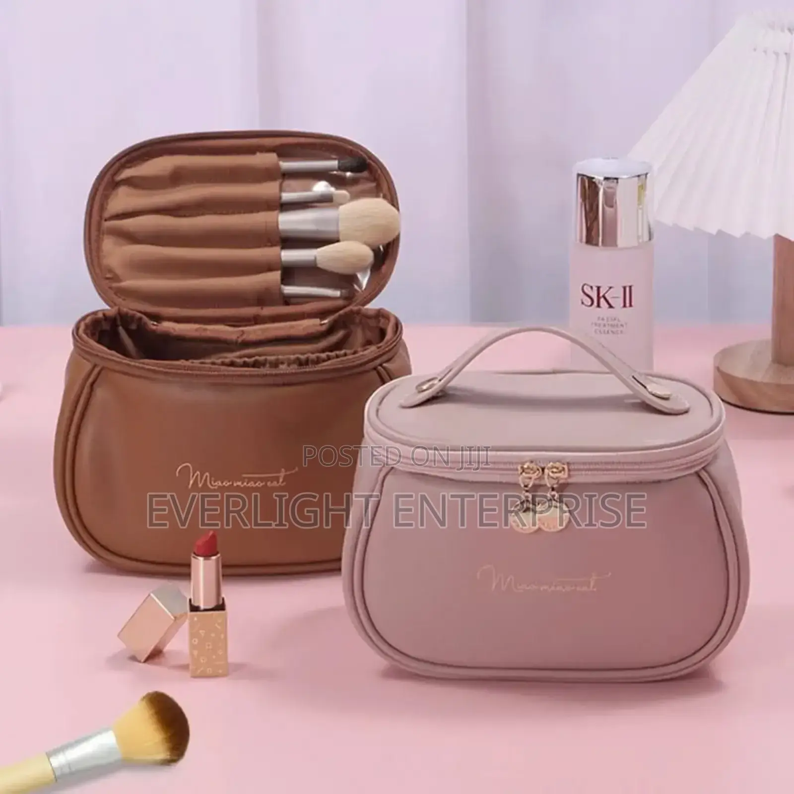 Retro Bucket Toiletries Bag