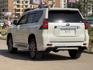 Toyota Land Cruiser Prado 2.8 2019 White
